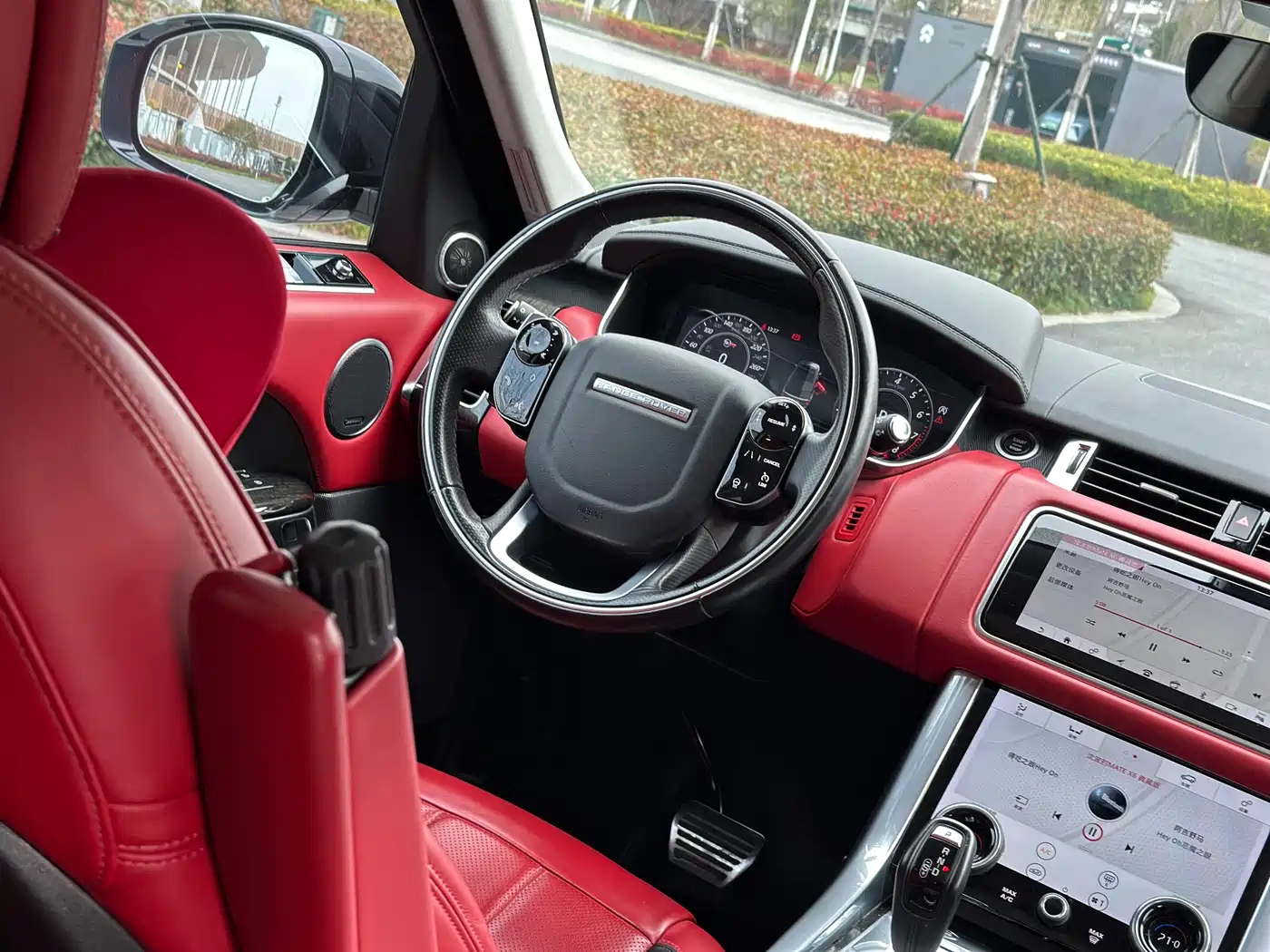 Land Rover Range Rover Sport 2021 3.0 L6 Gloss Black Edition фото 13