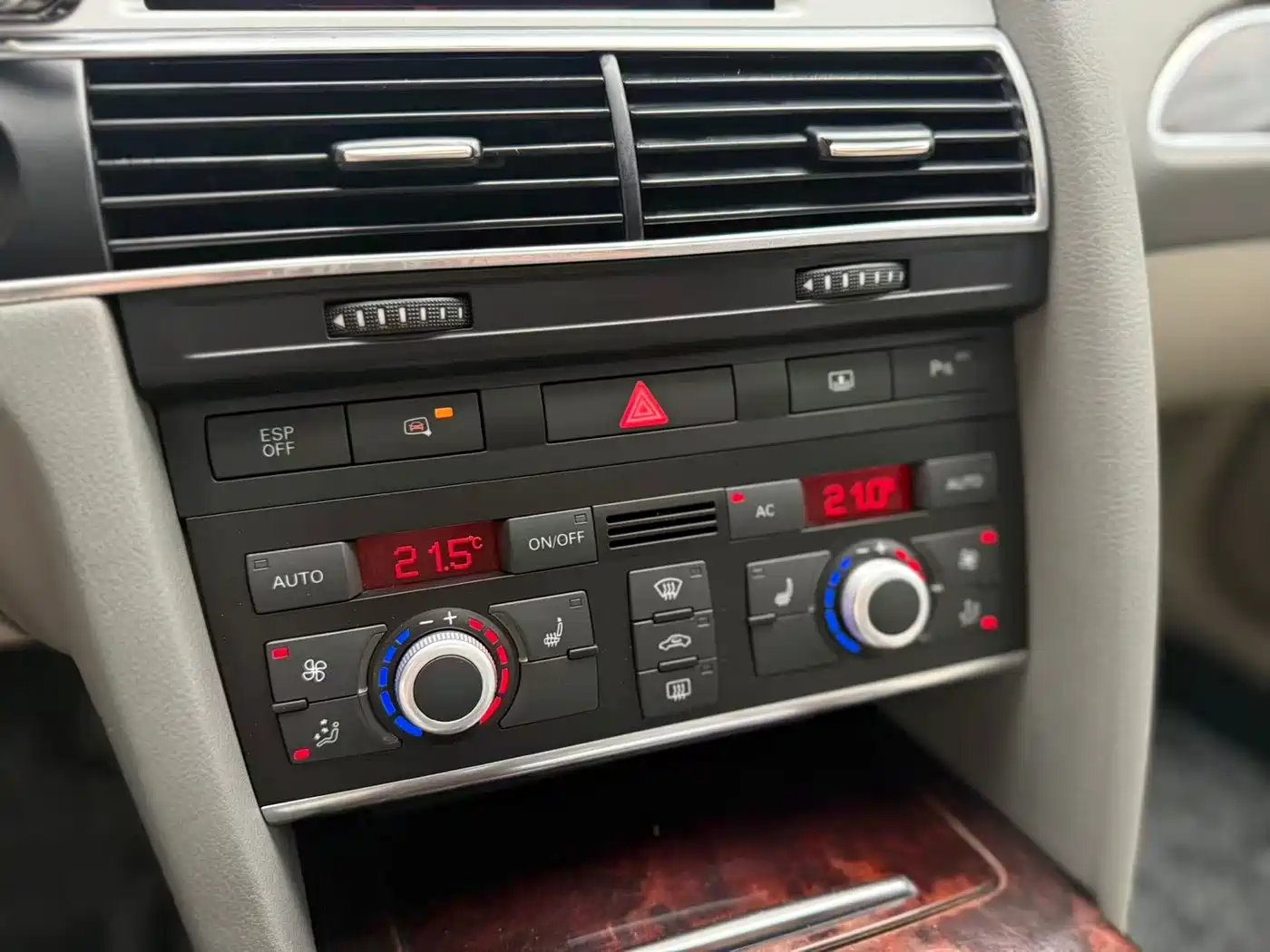 Audi A6L 2010 2.4L Luxury фото 16