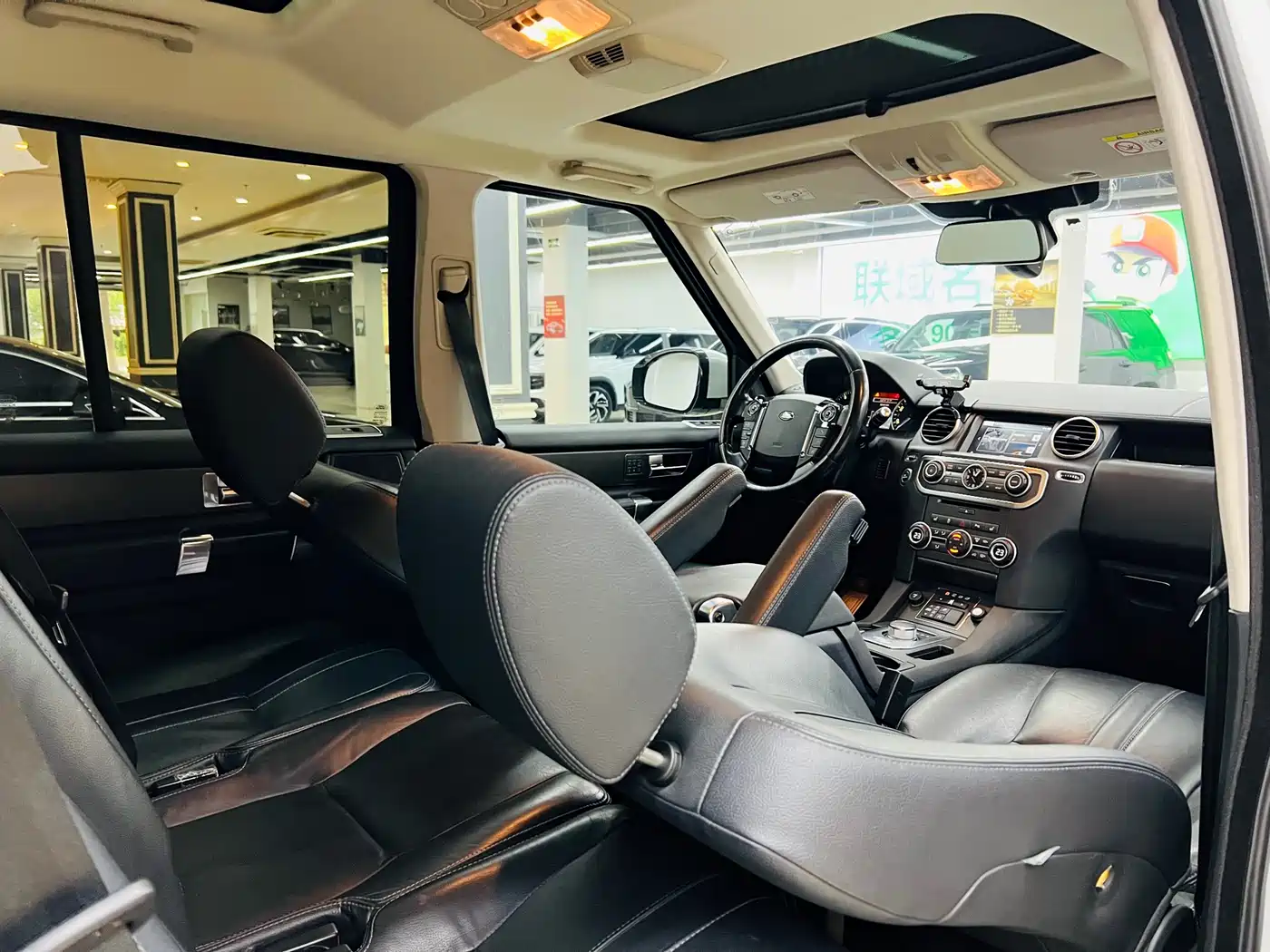 Land Rover Discovery 2016 3.0 SC Black Edition SE фото 16