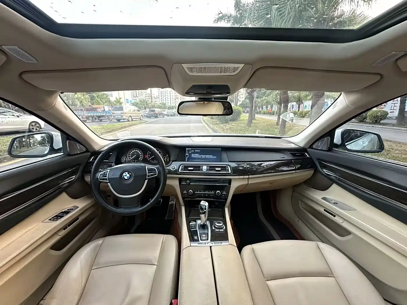 BMW 7 Series 2009 740Li Luxury фото 3
