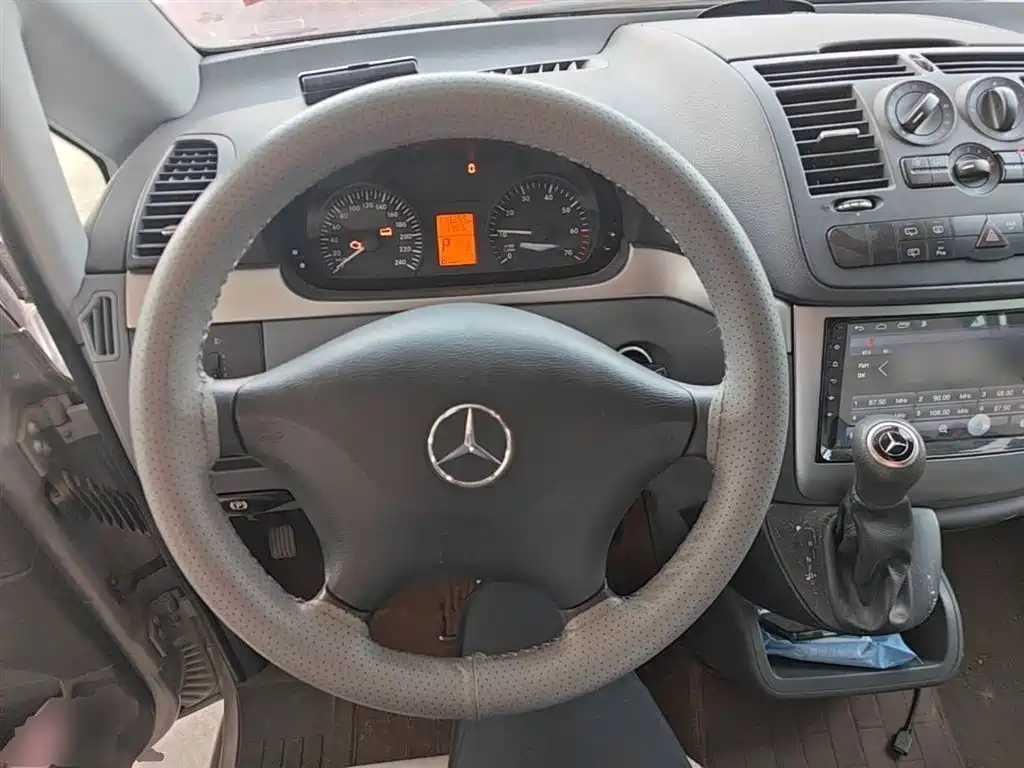 Mercedes-Benz Vito 2011 2.5L 7-Seat Executive Edition фото 7