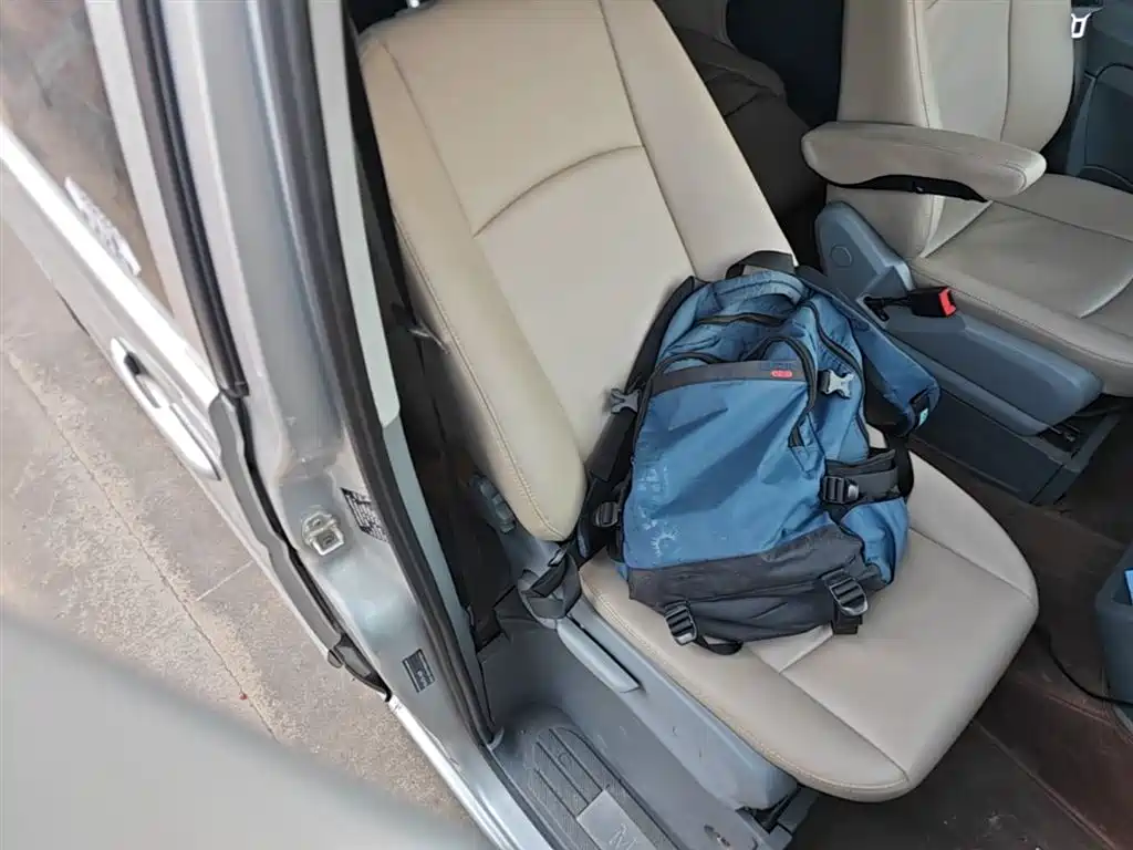 Mercedes-Benz Vito 2011 2.5L 7-Seat Executive Edition фото 20