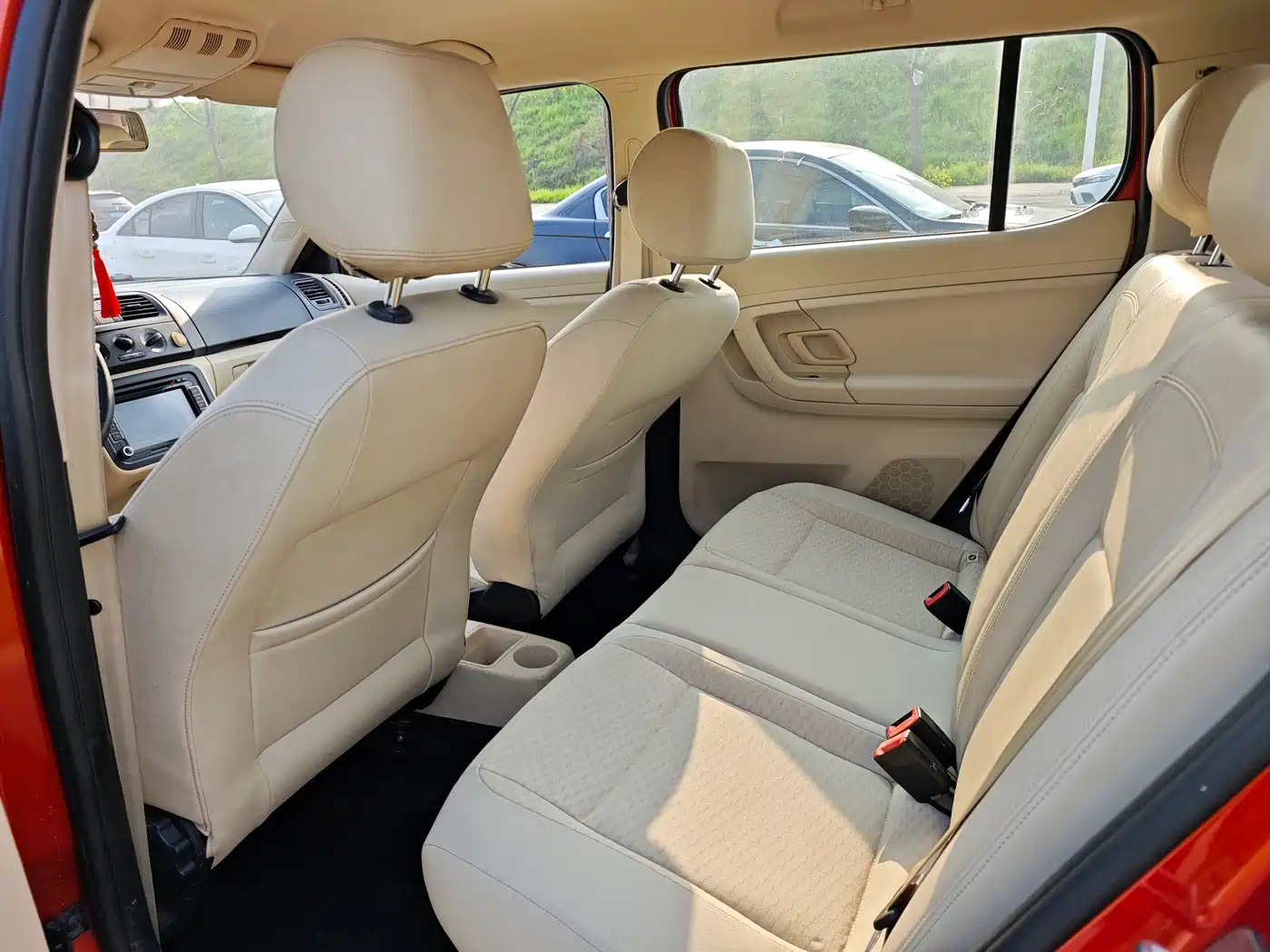 Škoda Fabia 2012 1.4L Automatic Crystal Edition фото 10
