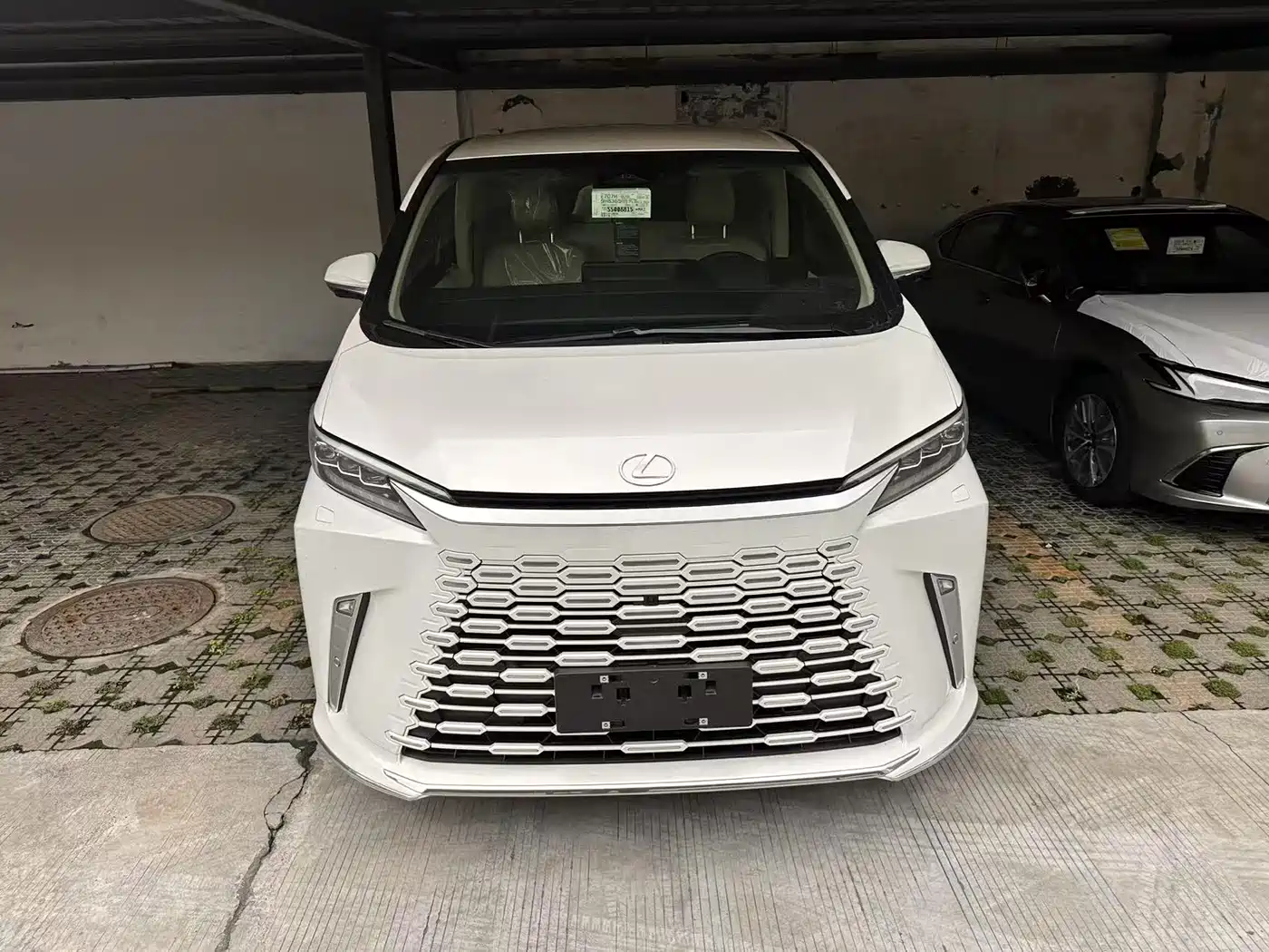 Lexus LM 2025 Model 500h Four-Seater Imperial Edition фото 7