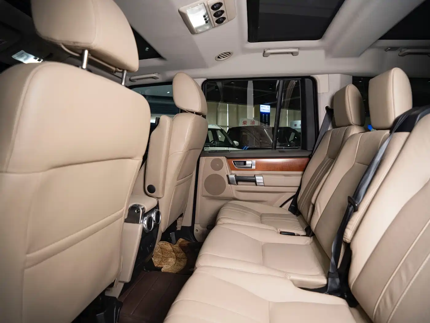 Land Rover Discovery 2015 3.0 SC V6 SE фото 13