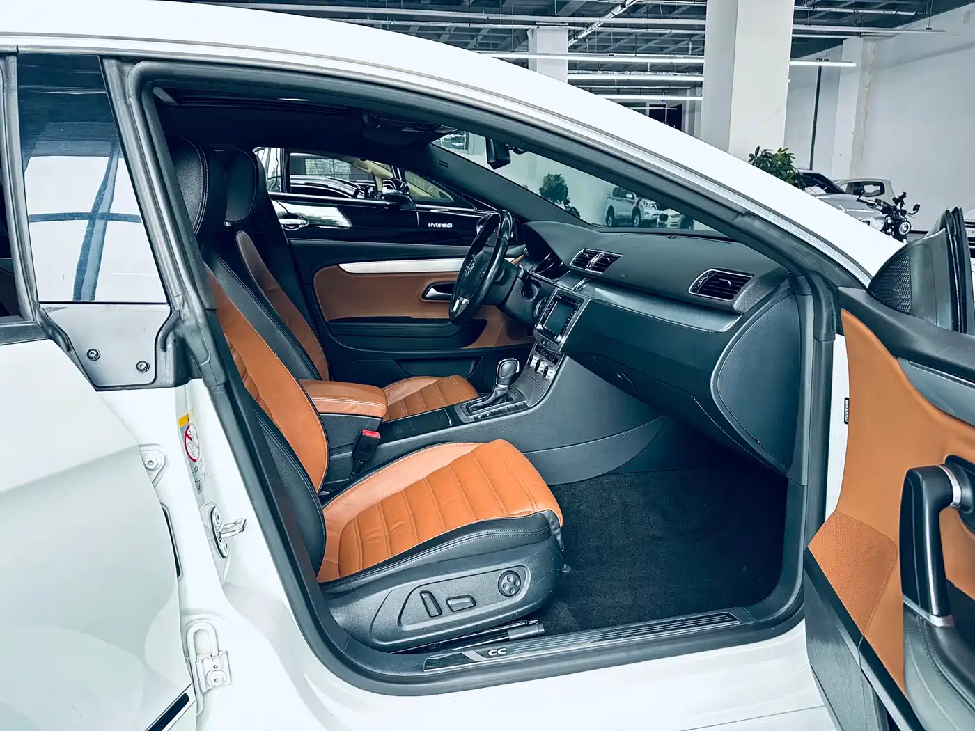 Volkswagen FAW-Volkswagen CC 2015 2.0TSI Luxury фото 25