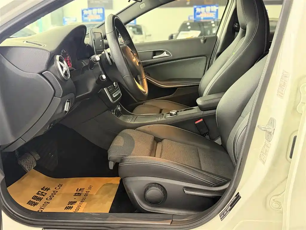 Mercedes-Benz A-Class (Import) 2017 Facelift A 200 Dynamic фото 4