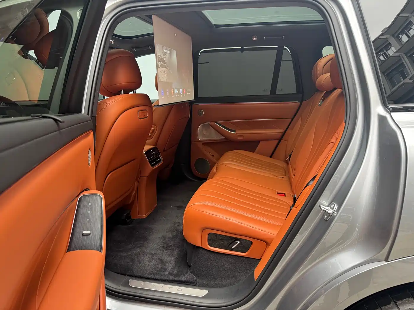 AITO Wenjie AITO M8 2025 Model Extended Range Ultra Edition 53.4kWh 5-Seater фото 13