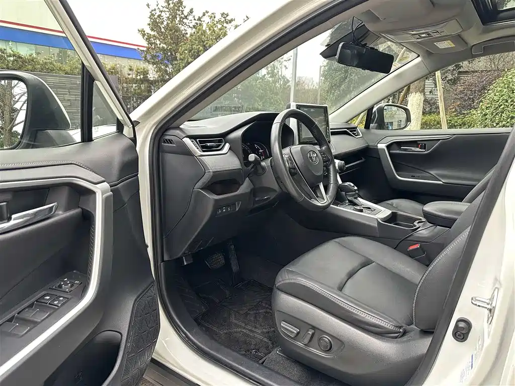 Toyota RAV4 Rongfang 2020 2.0L CVT 4WD Premium Edition фото 7
