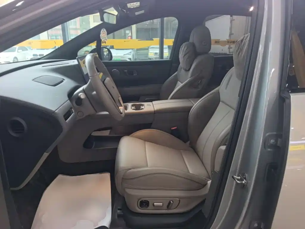 Фото 15 - Li Auto i6