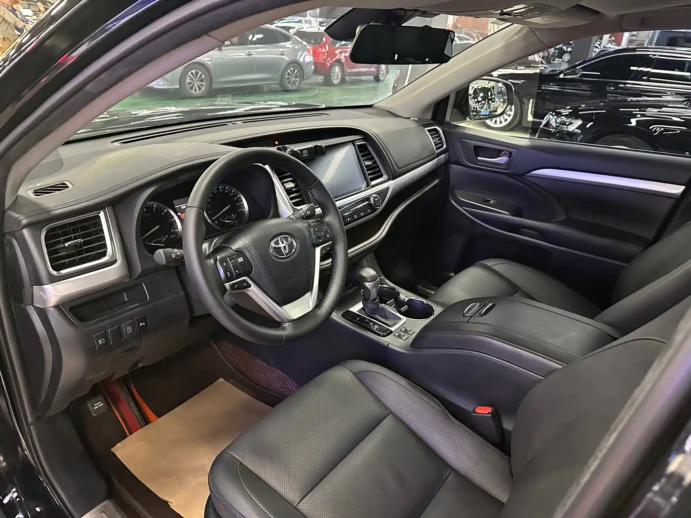 Toyota Highlander 2021 2.0T AWD Luxury 7-Seater фото 7