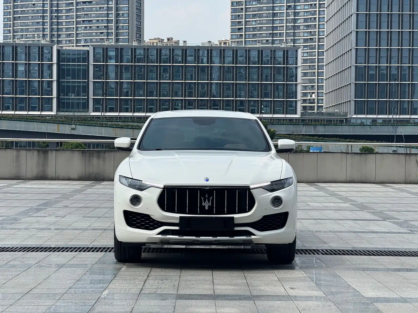 Photo 2 - Maserati Levante