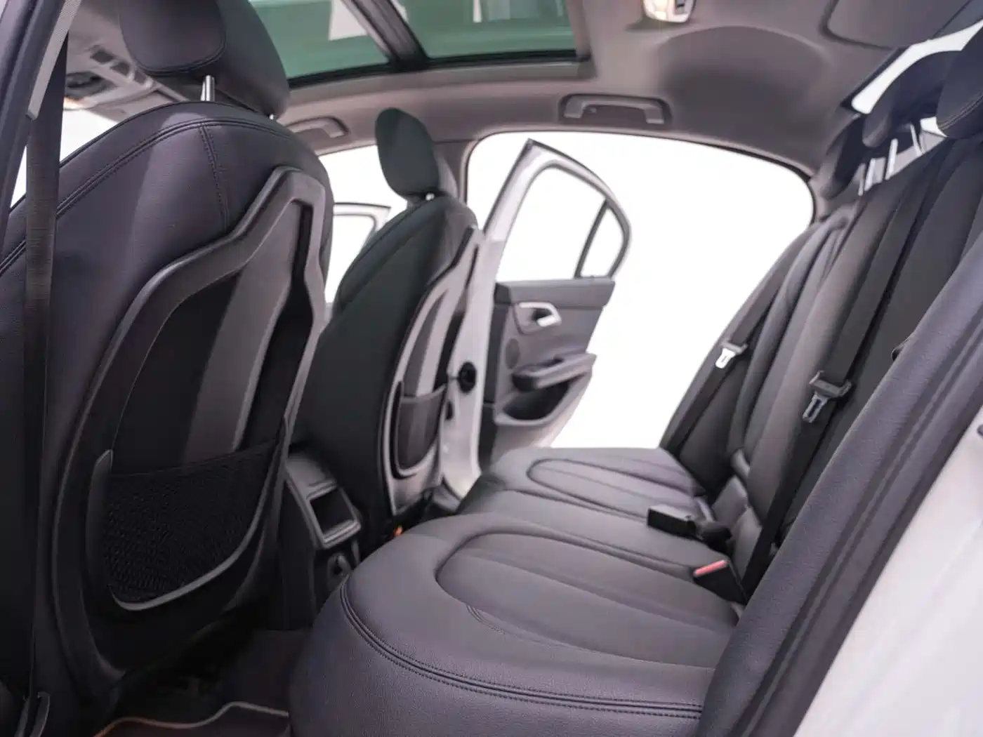 BMW 1 Series 2018 118i Sport Edition фото 24