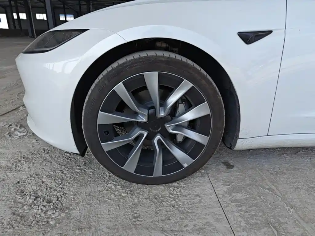 Фото 23 - Tesla Model 3