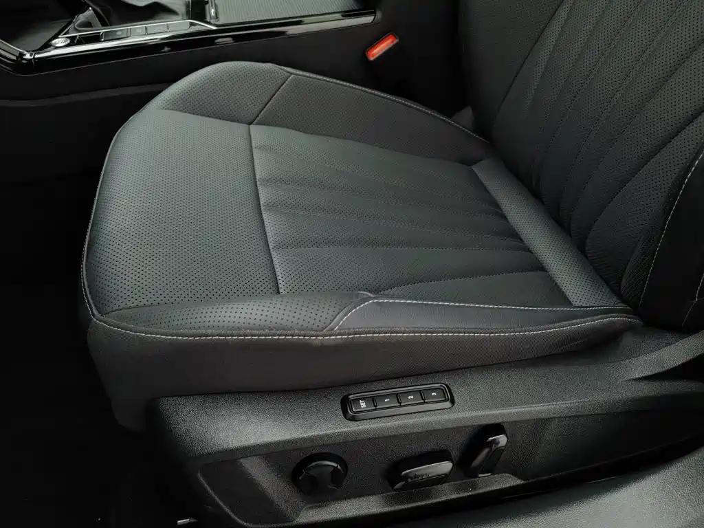 Volkswagen Passat 2026 2026 Outstanding Edition 330TSI Elite Version
