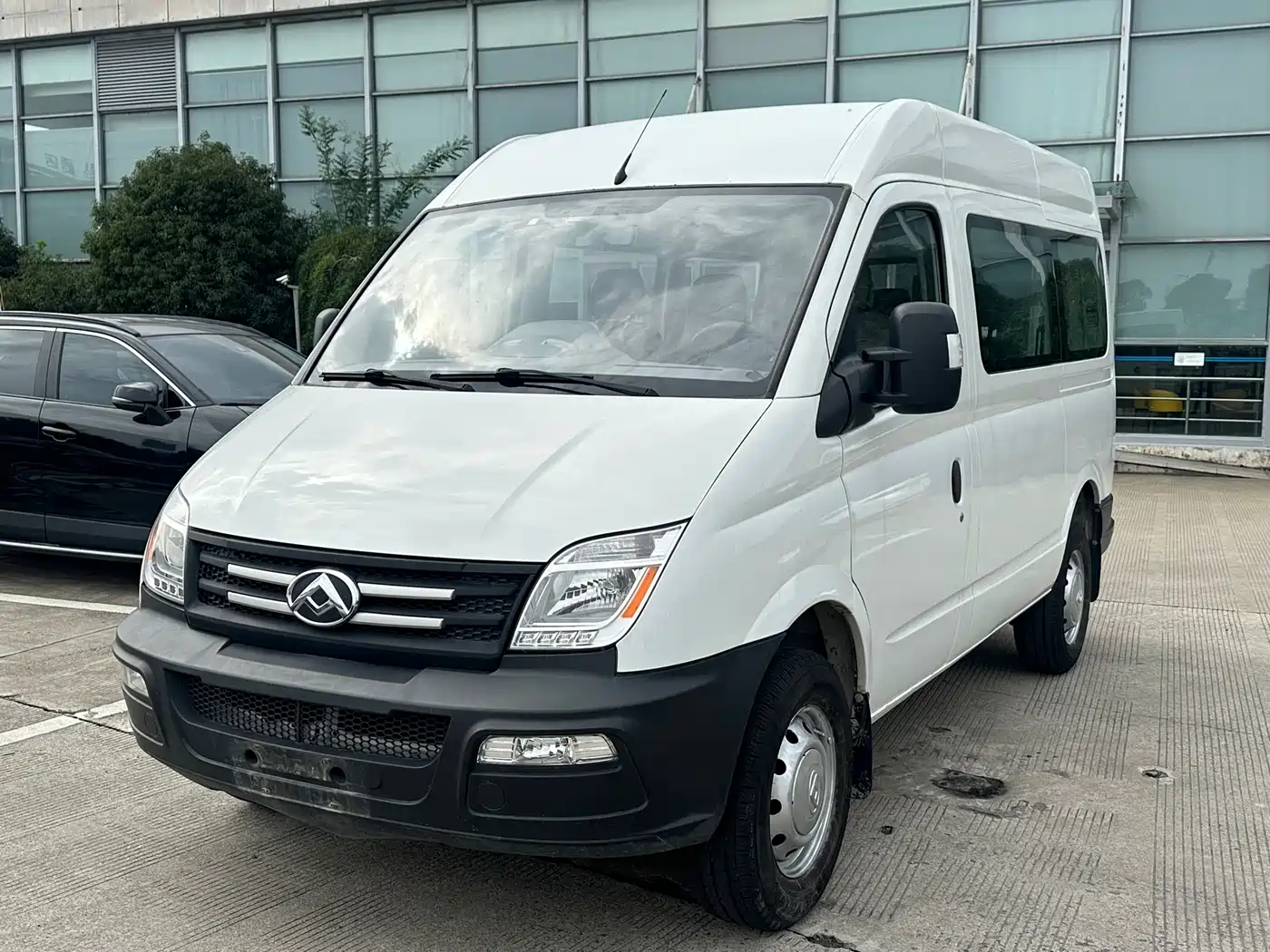 SAIC Maxus Xintu V80 2019 2.5T Classic 6-speed manual Aoyuntong modified short wheelbase ultra-low roof 5/6-seater