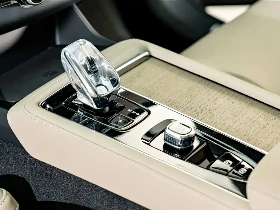 Volvo XC90 Plug-in Hybrid 2026 2025 Facelift T8 Intelligent Luxury 7-Seater