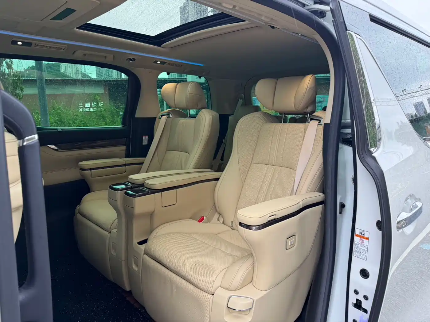 Toyota Alphard 2020 Hybrid 2.5L Premium Edition фото 9