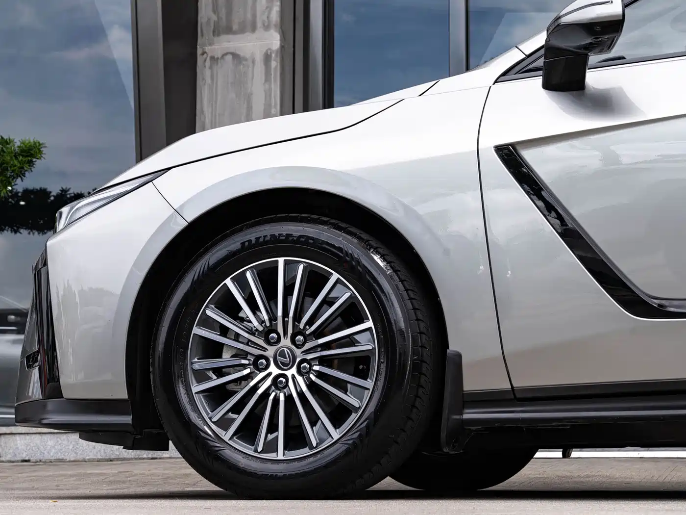Lexus ES 2026 2025 Model 300h Base Version