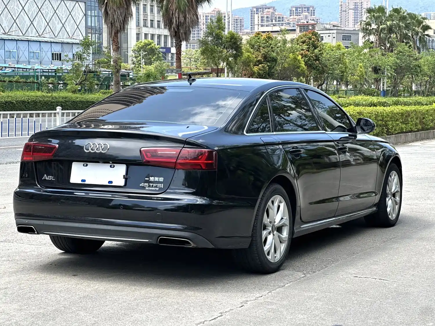 Фото 9 - Audi A6L