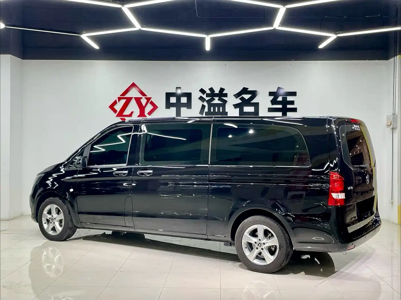 Mercedes-Benz Vito 2018 2.0T Business Edition China VI фото 6