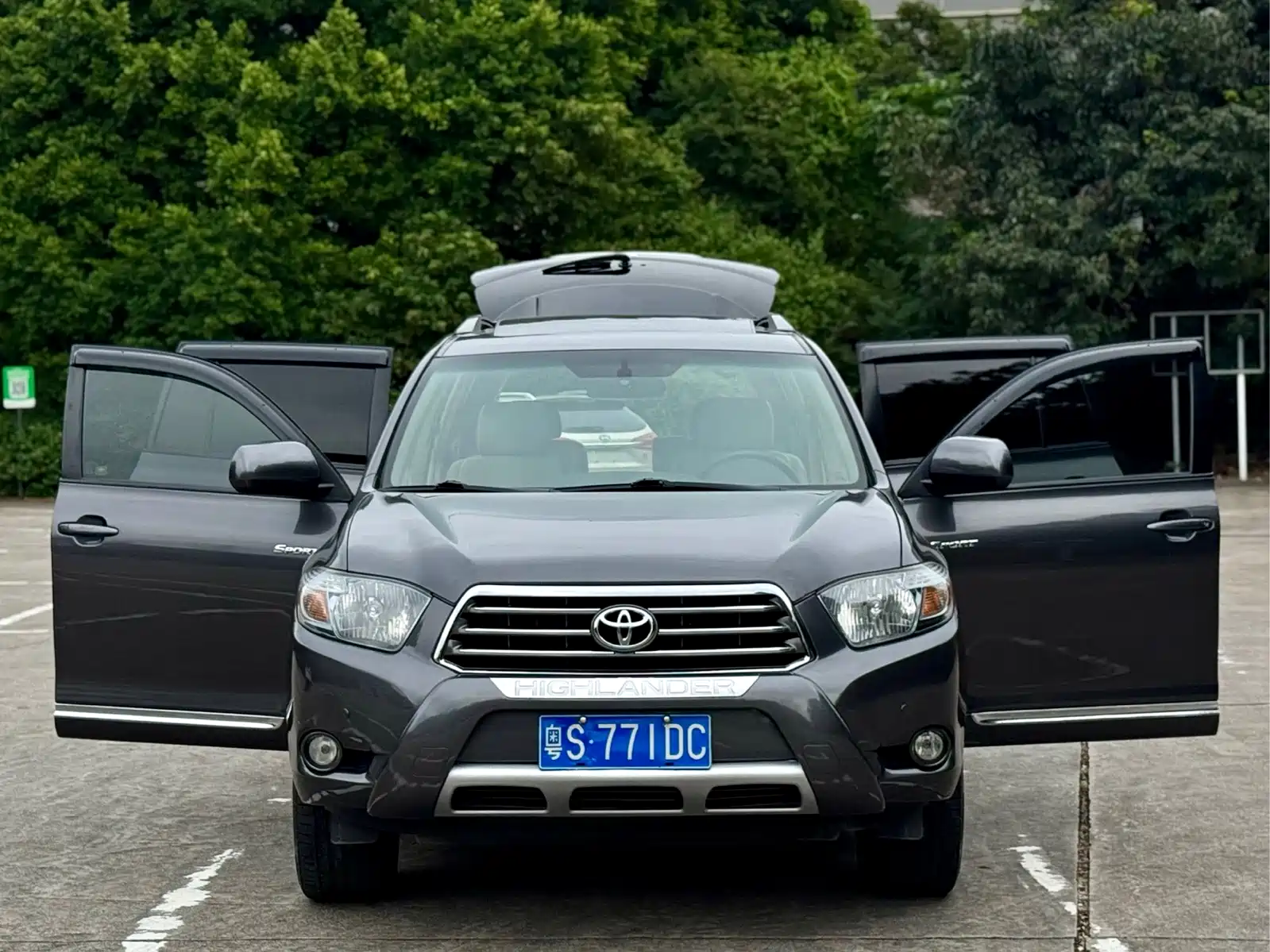 Photo 18 - Toyota Highlander