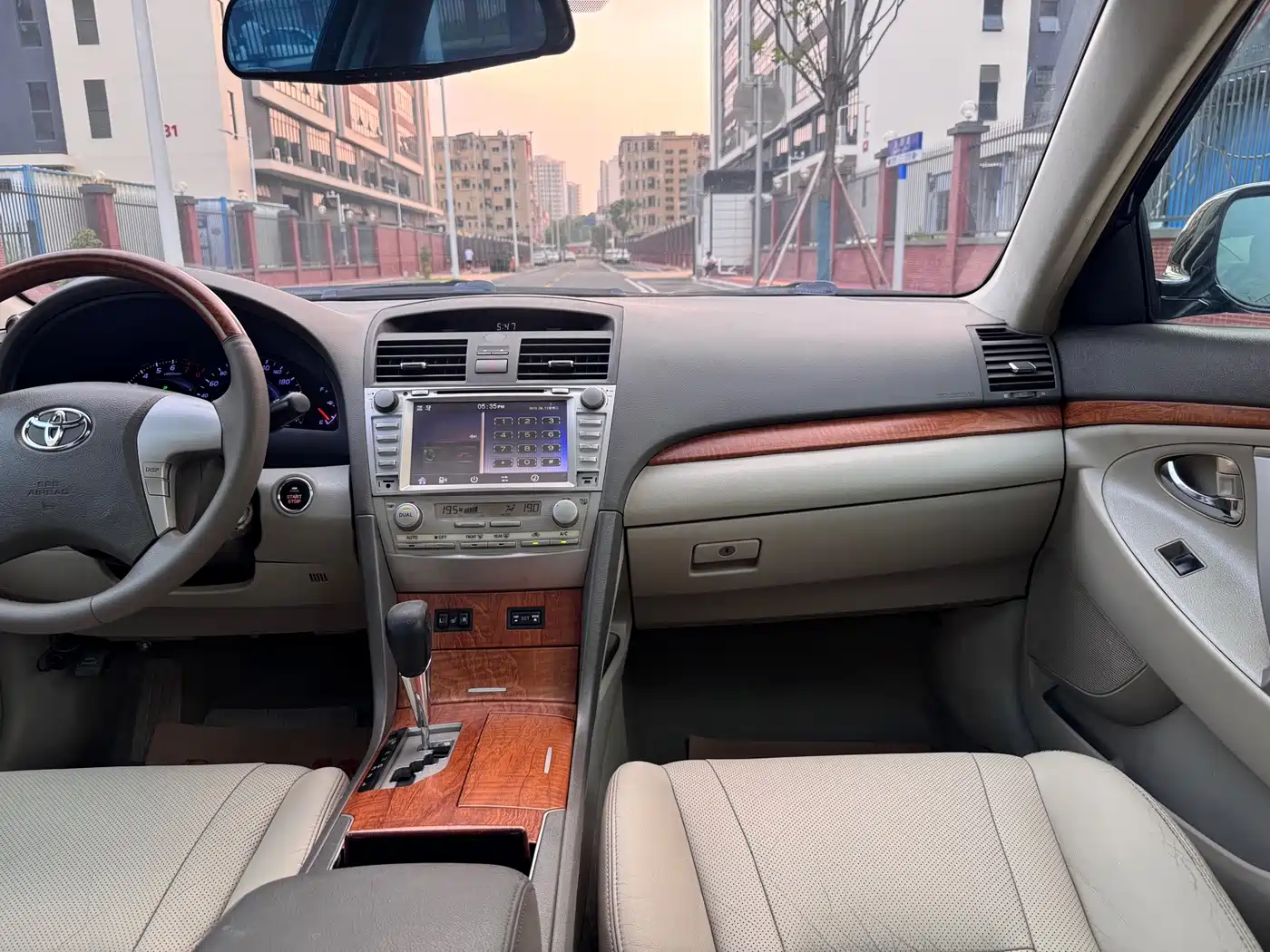 صورة 14 - Toyota Camry