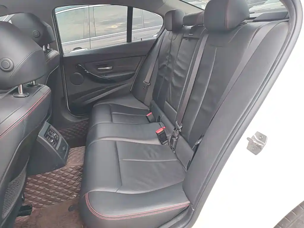 Photo 17 - BMW 3 Series