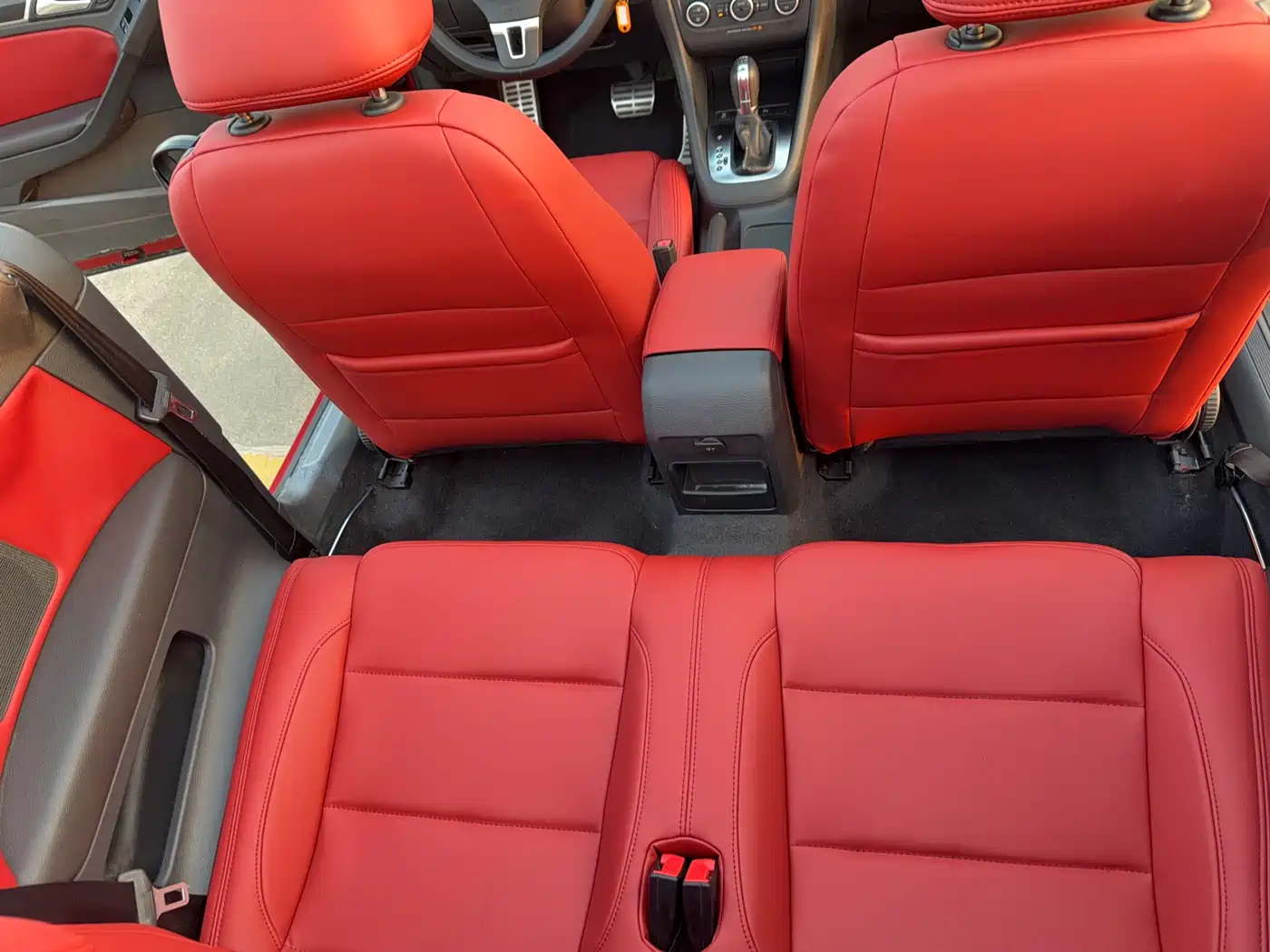 Volkswagen Golf (Import) 2012 1.4TSI Luxury Convertible Edition фото 17
