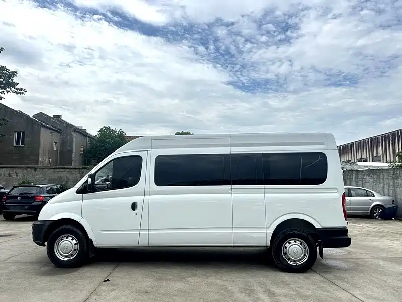 SAIC Maxus Xintu V80 2019 2.5T Classic 6-speed manual Aoyuntong modified long wheelbase medium roof 7-seater фото 3
