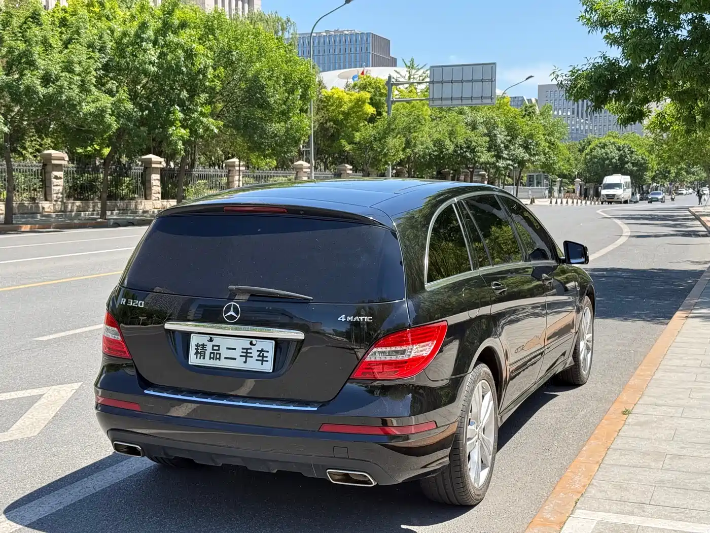 Mercedes-Benz R-Class 2017 R 320 4MATIC Business Collector's Edition фото 25