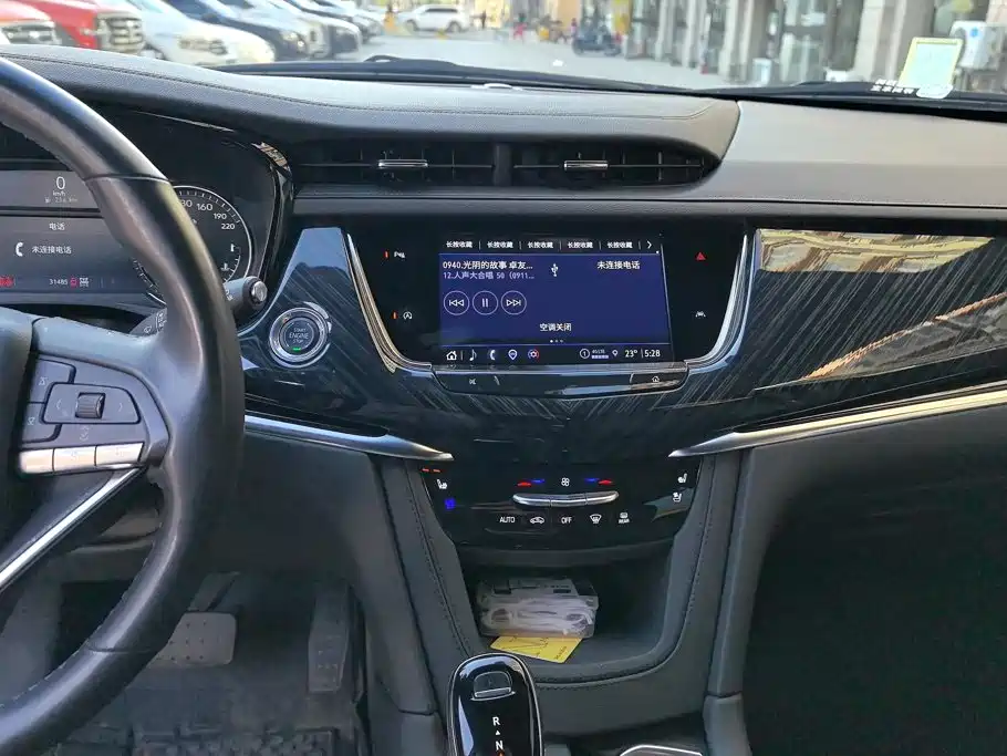 صورة 13 - Cadillac XT6