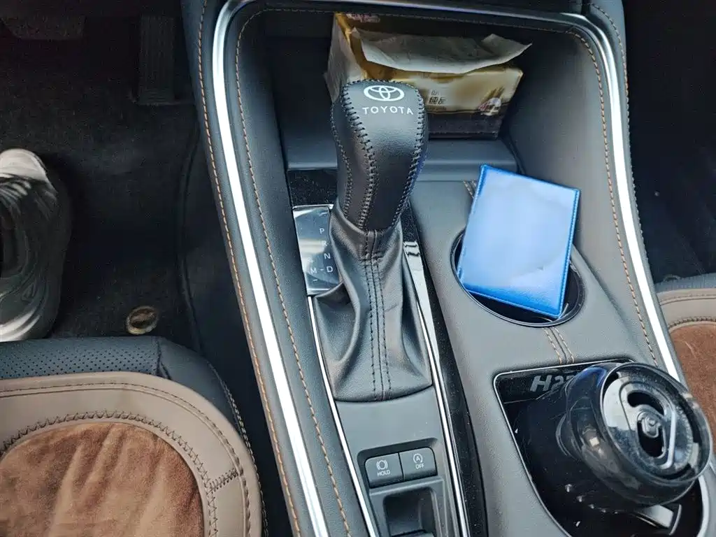 Toyota Avalon 2024 2.0L Luxury Edition фото 7