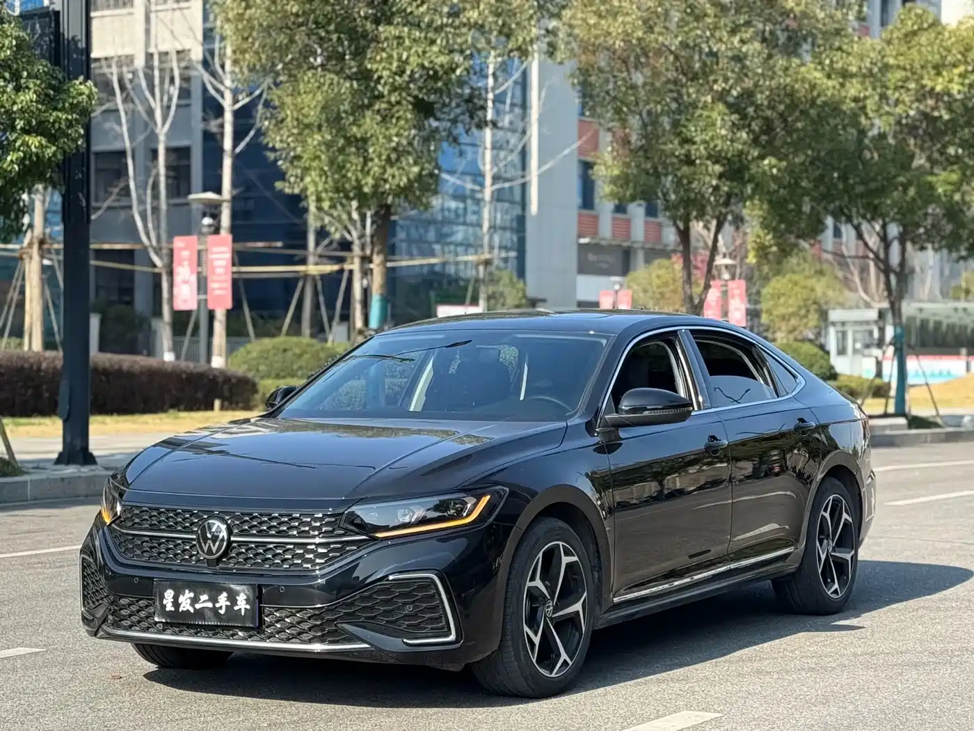 Volkswagen Passat 2025 Outstanding 380TSI Starlight Dragon Soaring Edition
