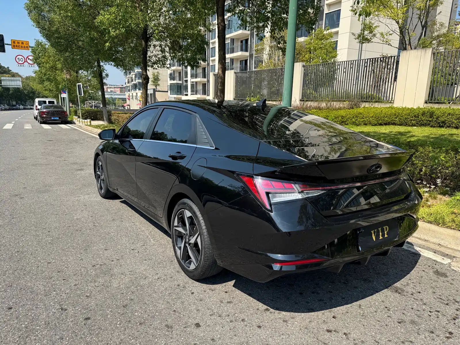 Фото 7 - Hyundai Elantra