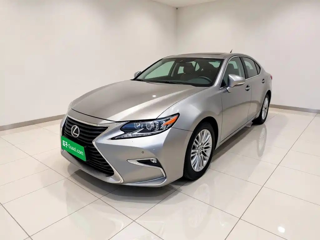 Photo 1 - Lexus ES