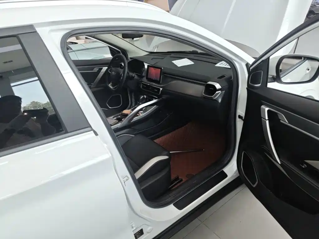 Фото 9 - Geely Coolray