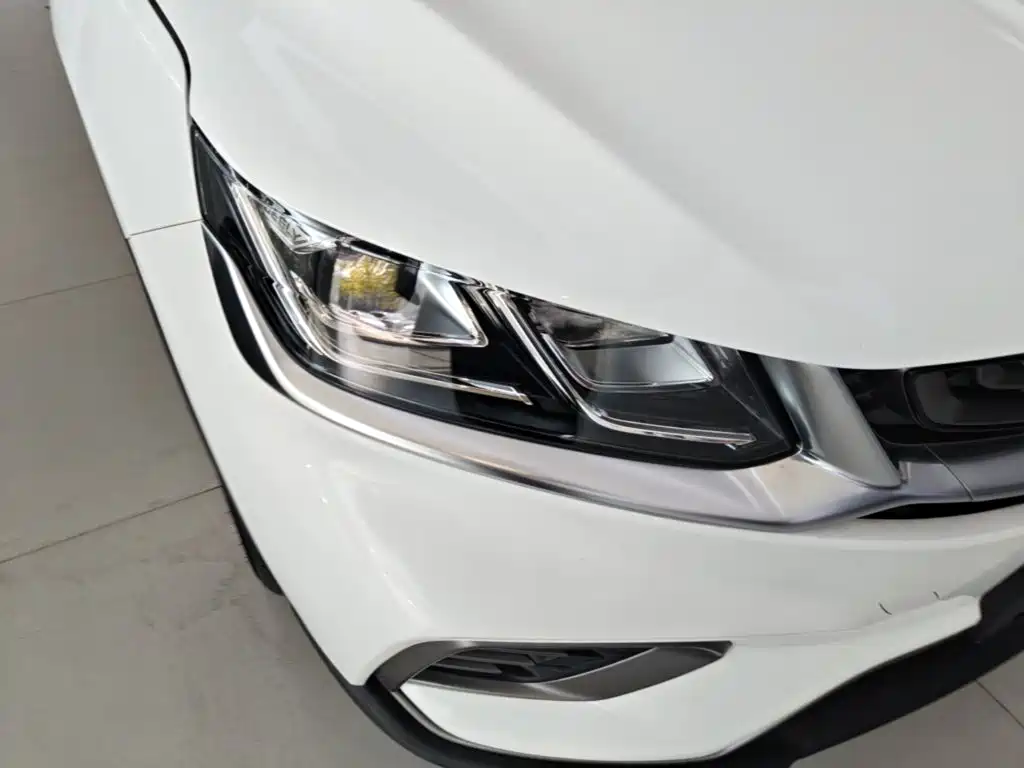 Фото 11 - Geely Coolray