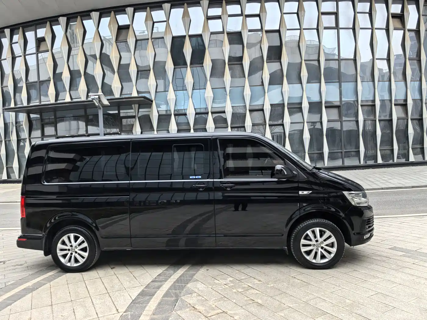 Volkswagen Caravelle 2017 2.0TSI 4WD Luxury 8-Seater фото 4
