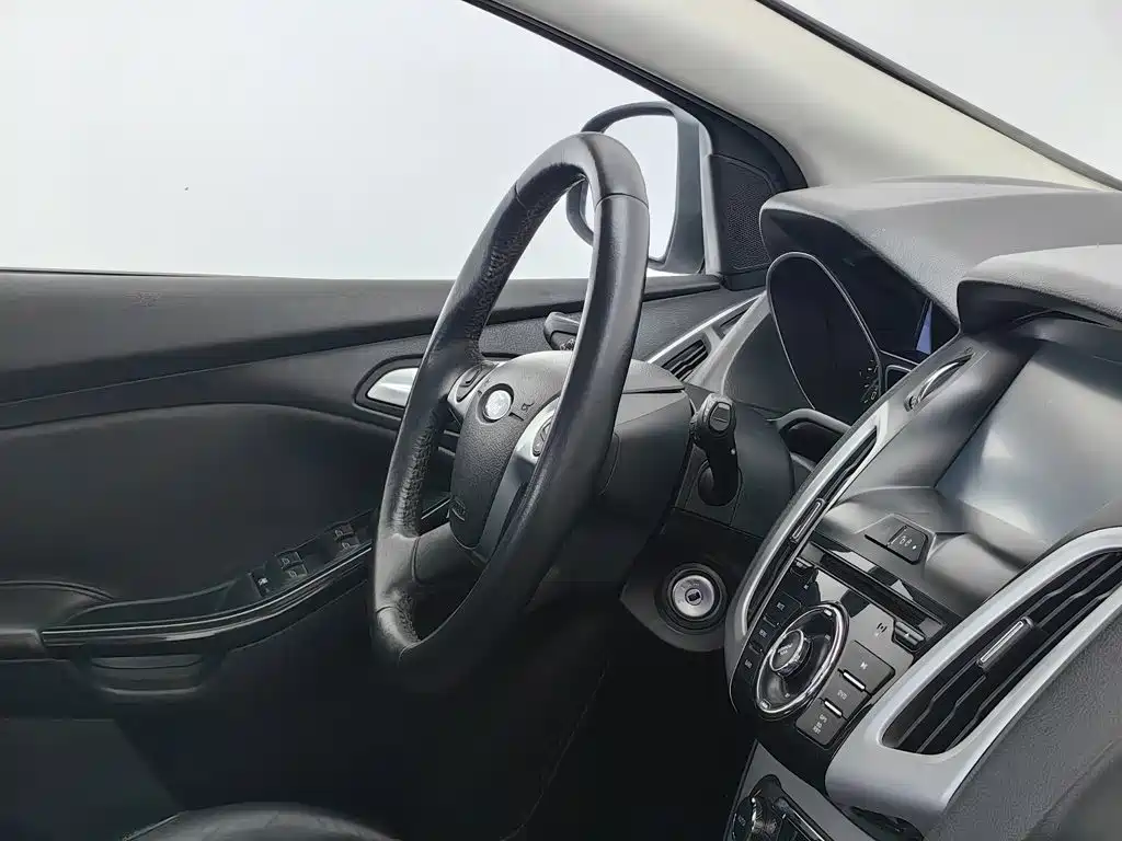 Ford Focus 2015 2012 Hatchback 2.0L Automatic Luxury Sport