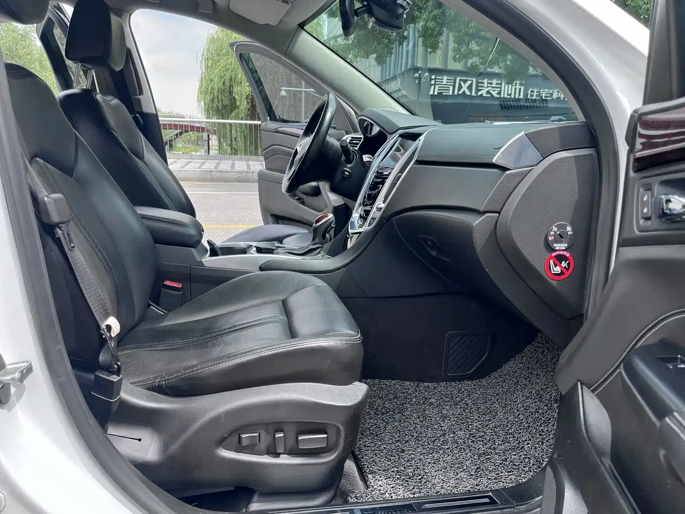 Photo 14 - Cadillac SRX