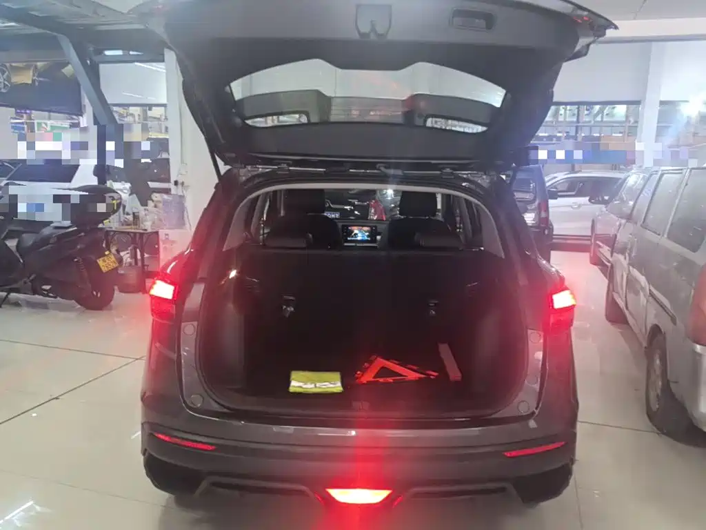 Фото 19 - Geely Coolray