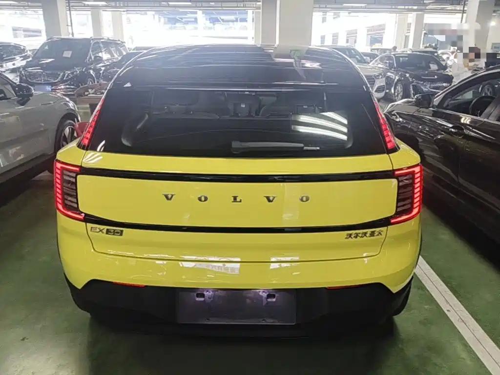 Volvo EX30 2024 2025 RWD Long Range Ultra