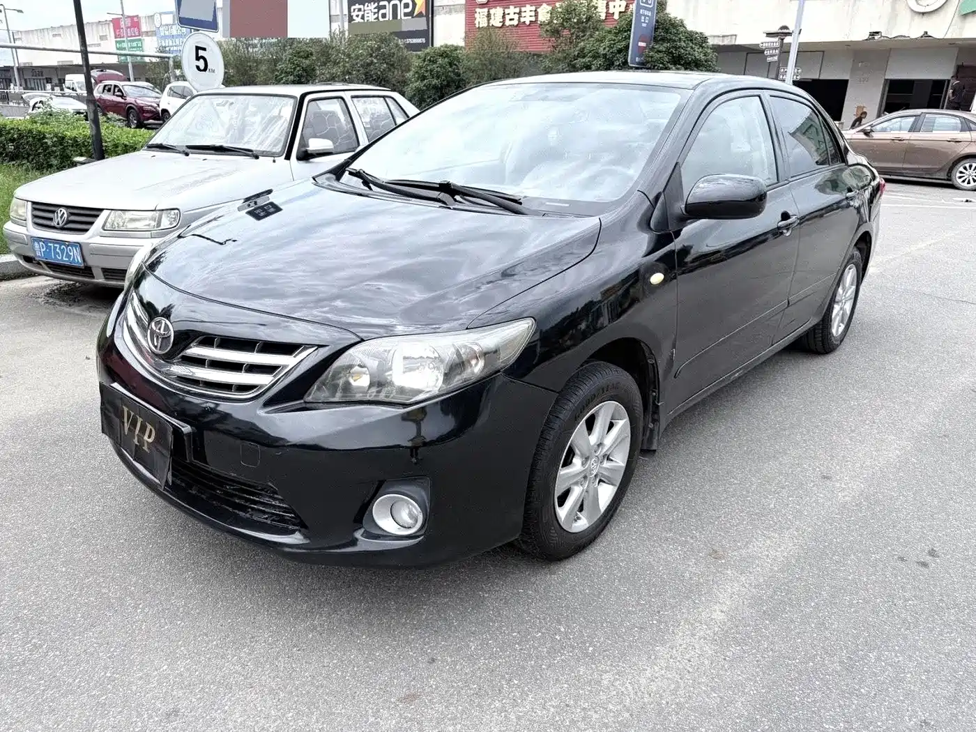 Фото 2 - Toyota Corolla