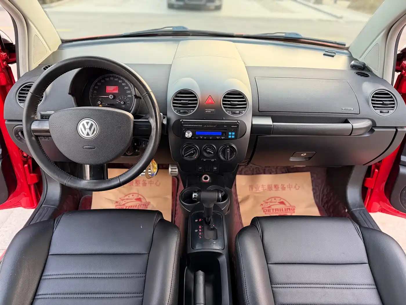Volkswagen Beetle 2010 Model 2.0 BlackOrange Luxury Edition фото 9