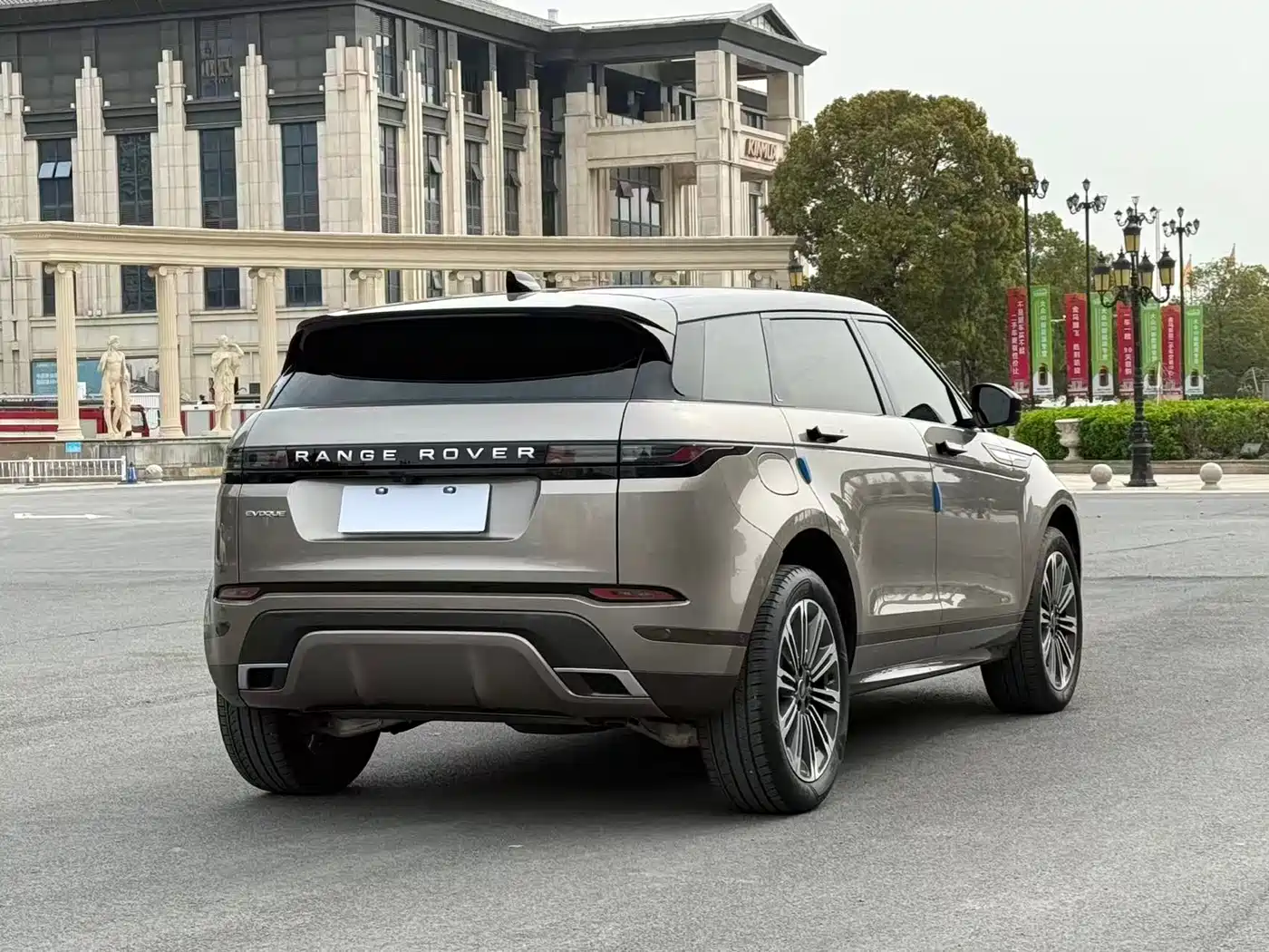 Land Rover Range Rover Evoque 2024 Range Rover Evoque L 249PS Condensed Light Limited Edition фото 9