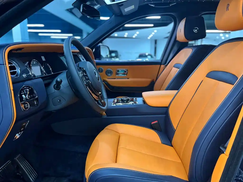 Фото 17 - Rolls-Royce Cullinan