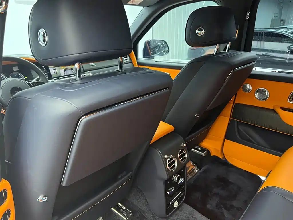 Фото 21 - Rolls-Royce Cullinan
