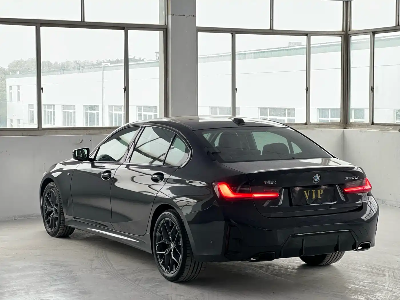 BMW 3 Series 2025 330Li M Sport Night Edition фото 9