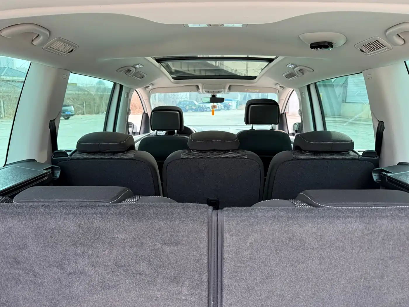 Volkswagen Sharan 2018 Facelift 380TSI Comfort 7-Seater фото 16
